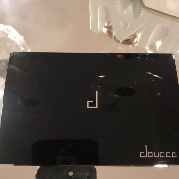 Eyeshadow pallet - Picture 4 of 5